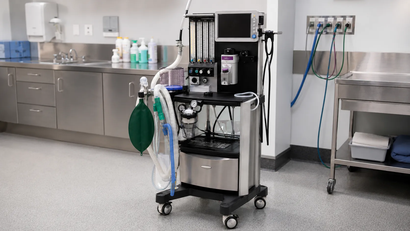 Veterinary anaesthesia machine with breathing system and vaporiser set up in an animal surgery theat