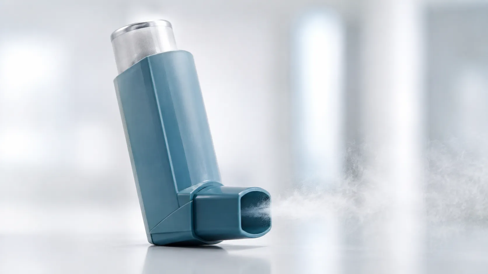 Pressurised metered dose inhaler with a dose counter being actuated into a valved holding chamber sp